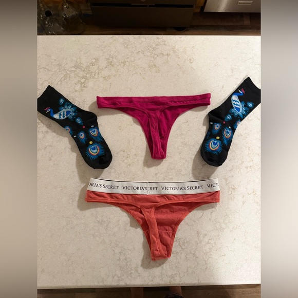 Stars Above Animal Print Lounge Shorts+ VS Thongs and Peacock Socks - Picture 5 of 5